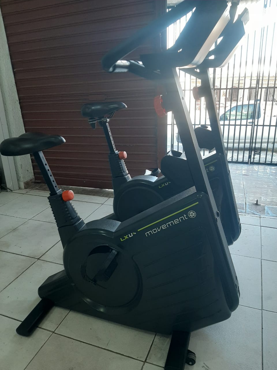 Esteiras em sala de academia